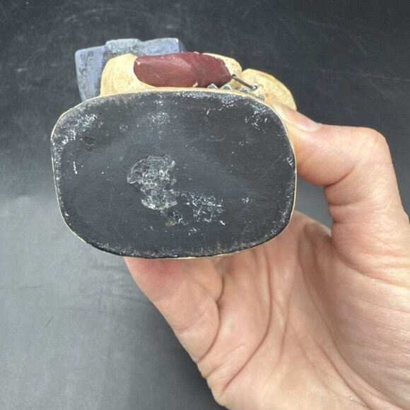 Greg Guedel Folk Art Snowman Holding Presents & Stocking 6.5” Christmas Signed - Picture 7 of 9